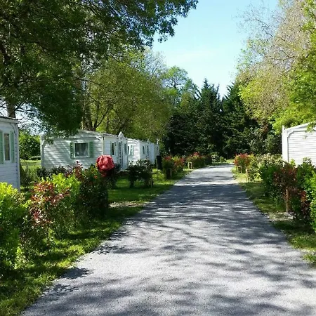 캠프장 La Cle Des Champs Arces-sur-Gironde