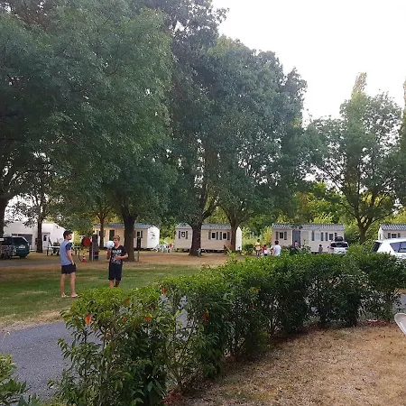 La Cle Des Champs 2* Arces-sur-Gironde