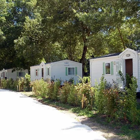 La Cle Des Champs 2* Arces-sur-Gironde